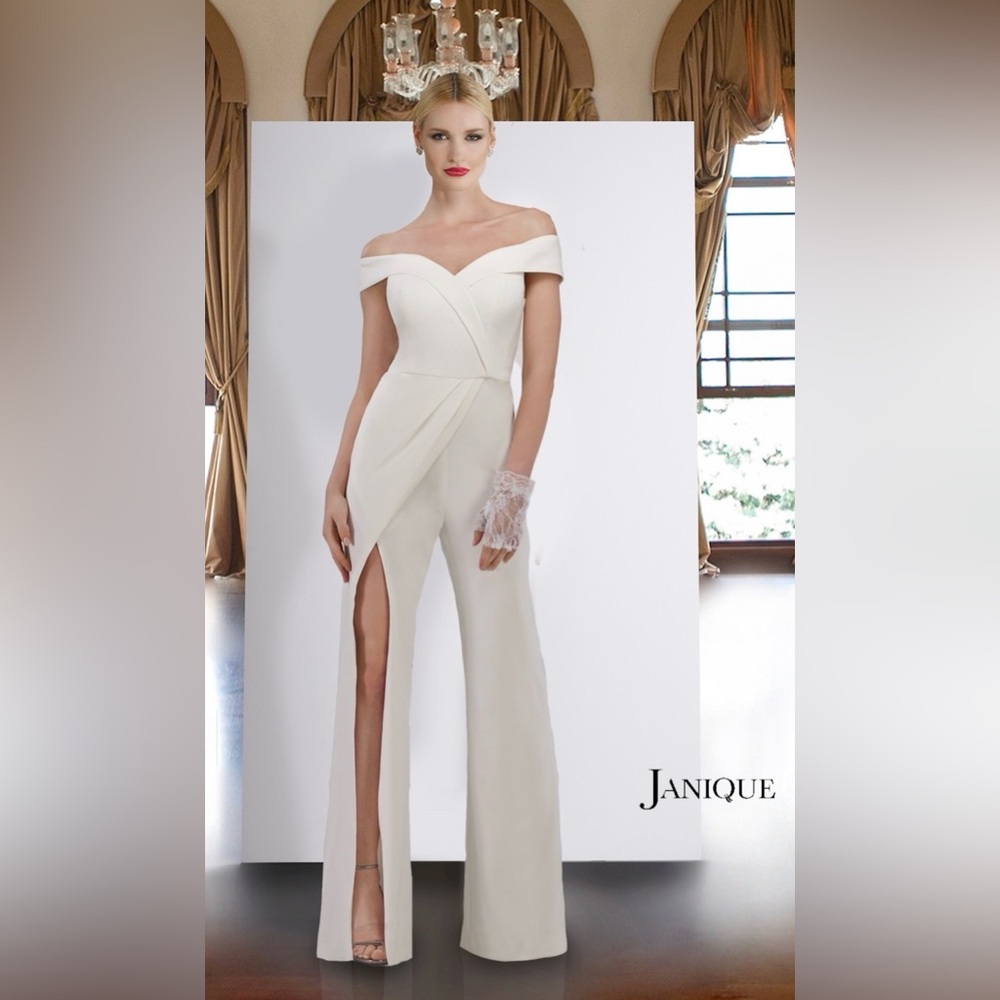 JANIQUE K6594 Off white off shoulder jumpsuit in stretch crepe  slit leg Sz 6